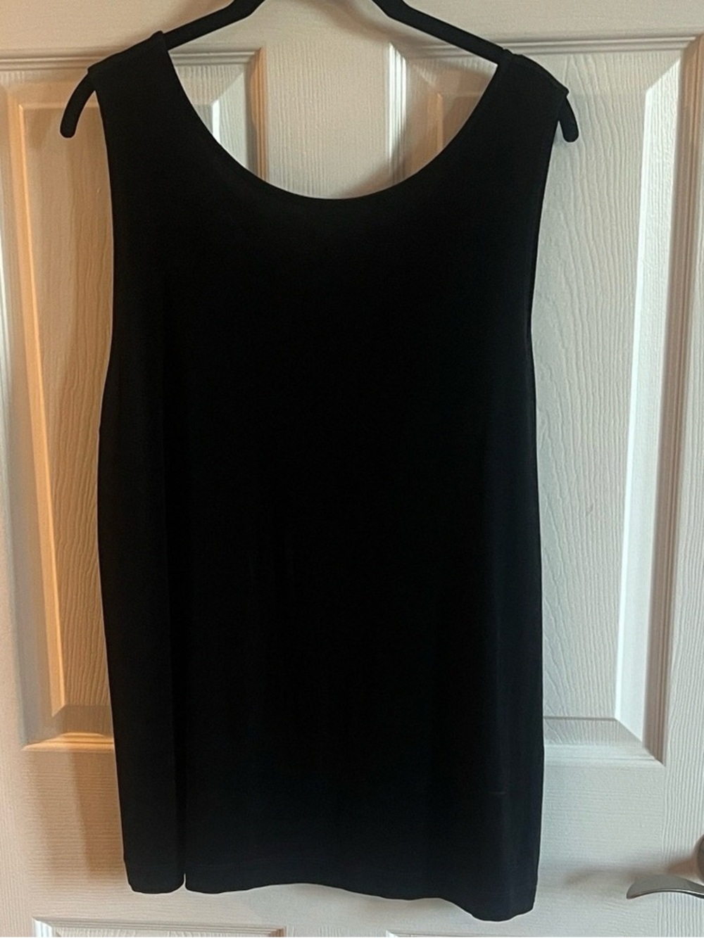 Women's Black Sleeveless Tank Top - Classic Scoop Neck